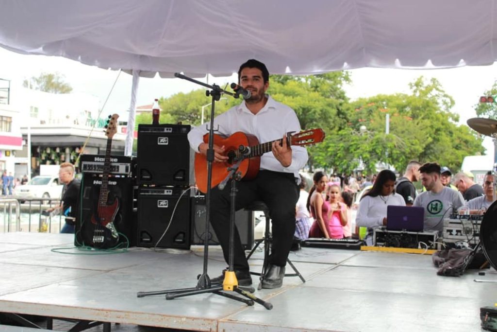 solista con guitarra